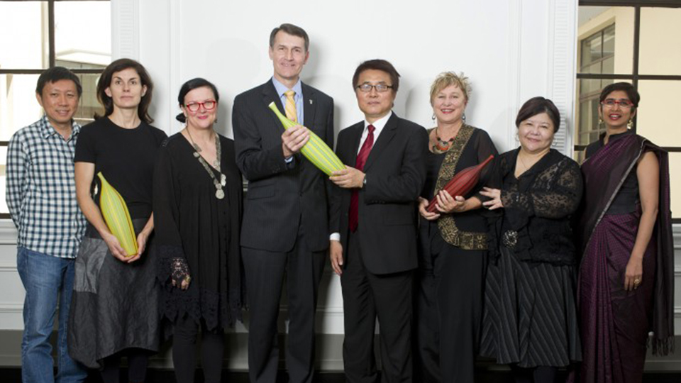 (L-R): Philip Cheah, Kathryn Weir, Maxine Williamson, Lord Mayor Graham Quirk, Professor Hong-Joon Kim, Jeanette Paulson Hereniko, Peggy Chiao, Meenakshi Shedde.